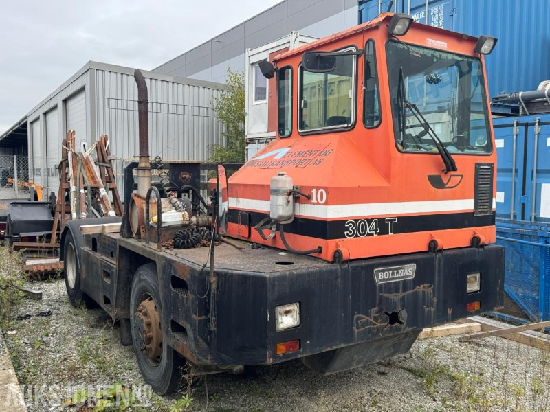 BOLLNAS 304T terminaltraktor / Rep.objekt - Építőipari berendezések: 5 kép. BOLLNAS 304T terminaltraktor / Rep.objekt - Építőipari berendezések: 5 kép.