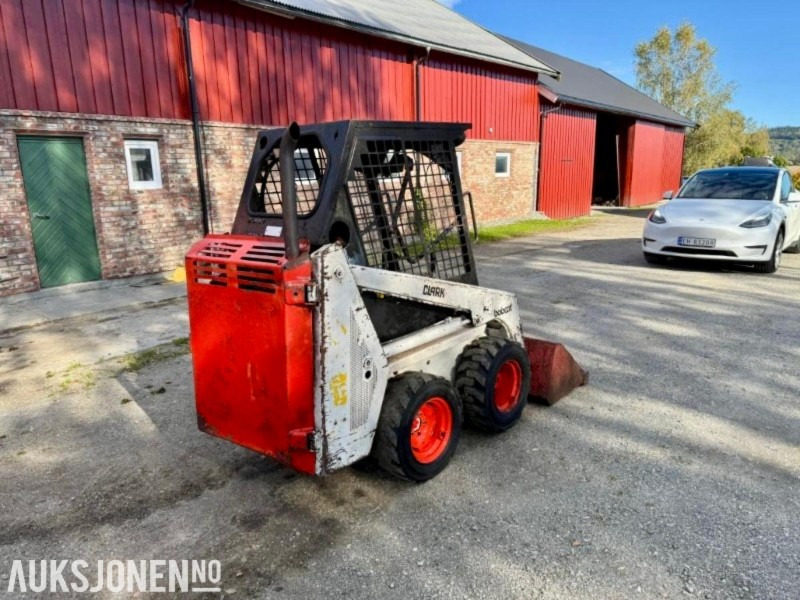 Bobcat Kompaktlaster - mva fri - Mini homlokrakodó: 5 kép. Bobcat Kompaktlaster - mva fri - Mini homlokrakodó: 5 kép.