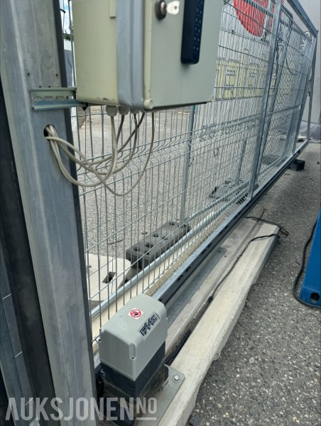Bom for byggeplass med kortleser og appstyring - Építőipari berendezések: 3 kép. Bom for byggeplass med kortleser og appstyring - Építőipari berendezések: 3 kép.
