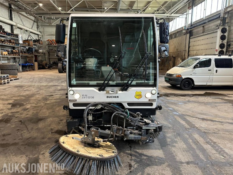 Bucher CityCat 5006 feiemaskin - 160 hk Iveco | Euro 6 | joystick | 4-hjulsstyring | høytrykk - Építőipari berendezések: 2 kép. Bucher CityCat 5006 feiemaskin - 160 hk Iveco | Euro 6 | joystick | 4-hjulsstyring | høytrykk - Építőipari berendezések: 2 kép.