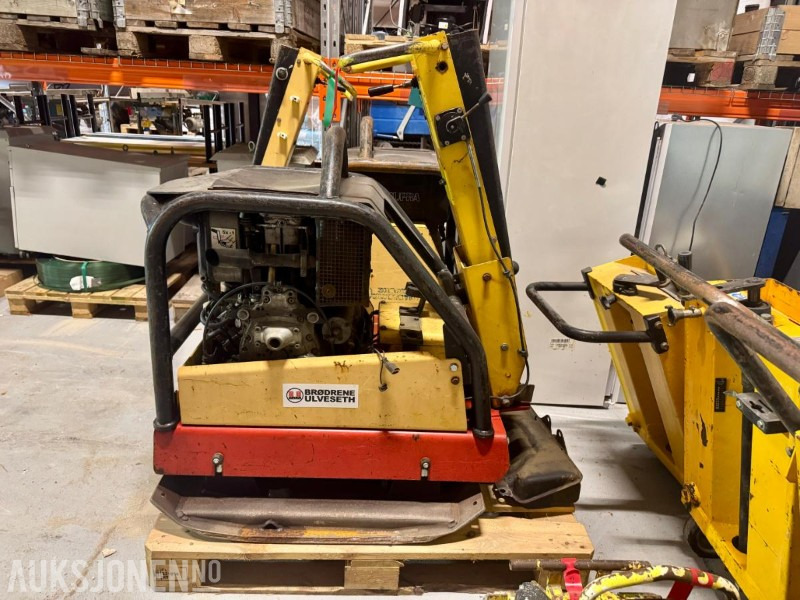 Dynapac LG 500 – Vibroplate - Építőipari berendezések: 5 kép. Dynapac LG 500 – Vibroplate - Építőipari berendezések: 5 kép.