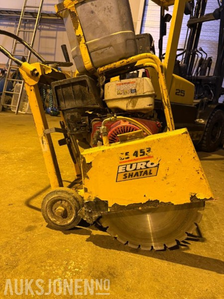 Euro shatal CS453 - Asfaltsag - Építőipari berendezések: 1 kép. Euro shatal CS453 - Asfaltsag - Építőipari berendezések: 1 kép.