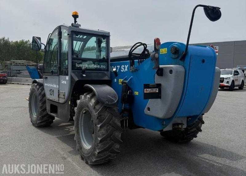 Genie GTH-4017 SX - Teleskoptruck - 4x4 med firehjulssving - Skuffe og pallegafler med hydraulisk bredding - Teleszkópos rakodó: 3 kép. Genie GTH-4017 SX - Teleskoptruck - 4x4 med firehjulssving - Skuffe og pallegafler med hydraulisk bredding - Teleszkópos rakodó: 3 kép.