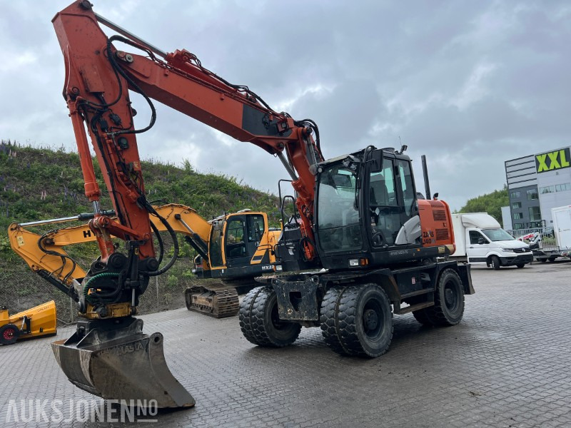 Hitachi ZX140W-5B Engcon tilt, fast puss - Kotrógép: 1 kép. Hitachi ZX140W-5B Engcon tilt, fast puss - Kotrógép: 1 kép.