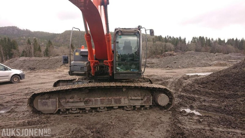 Hitachi ZX280Lc kun 9.000 arbeidstimer, ROTOTILT, 2 skuffer, sentralsmøring, hurtigkobling - Kotrógép: 3 kép. Hitachi ZX280Lc kun 9.000 arbeidstimer, ROTOTILT, 2 skuffer, sentralsmøring, hurtigkobling - Kotrógép: 3 kép.