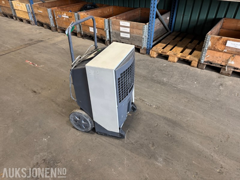 Dantherm CDT 40 avfukter - 230V - Ipari gép: 3 kép. Dantherm CDT 40 avfukter - 230V - Ipari gép: 3 kép.