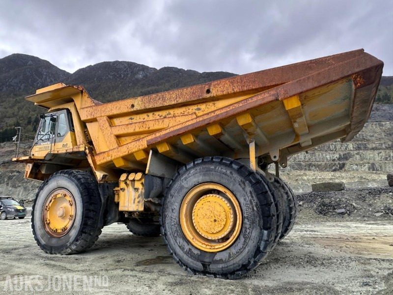 Komatsu HD 785-5 Tipptruck - Dömper: 3 kép. Komatsu HD 785-5 Tipptruck - Dömper: 3 kép.