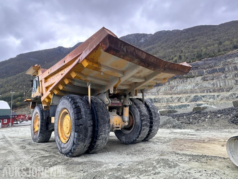 Komatsu HD 785-5 Tipptruck - Dömper: 4 kép. Komatsu HD 785-5 Tipptruck - Dömper: 4 kép.