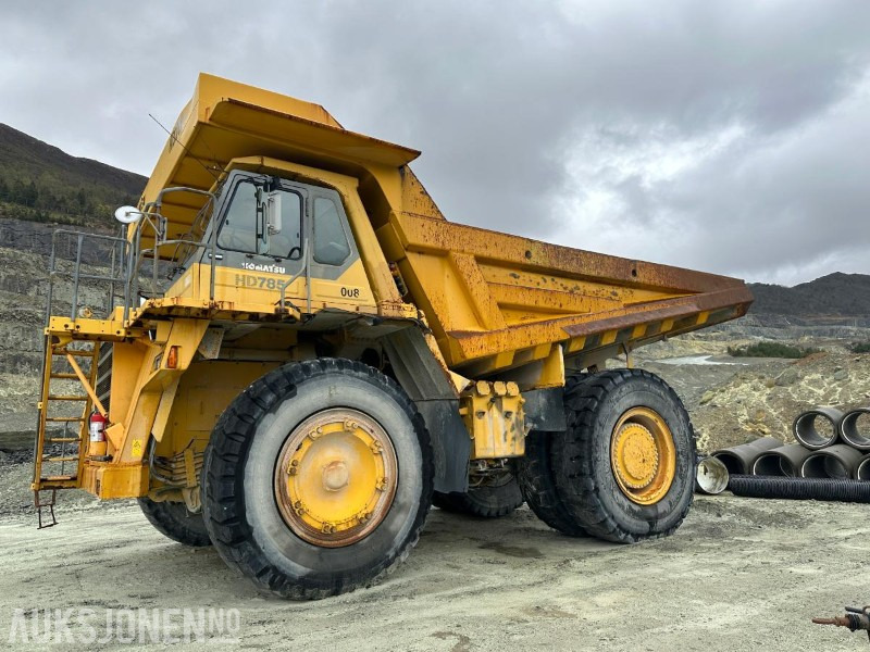 Komatsu HD 785-5 Tipptruck - Dömper: 2 kép. Komatsu HD 785-5 Tipptruck - Dömper: 2 kép.