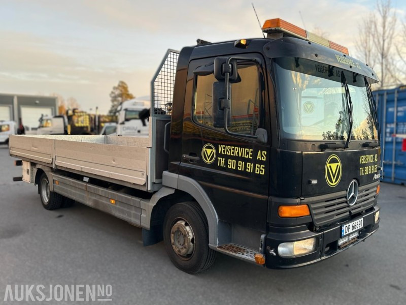 Mercedes-Benz Atego 818/42 – 2005-modell – 7,5 tonn planbil – Kjørbar, men EU utløpt - Platós teherautó: 3 kép. Mercedes-Benz Atego 818/42 – 2005-modell – 7,5 tonn planbil – Kjørbar, men EU utløpt - Platós teherautó: 3 kép.