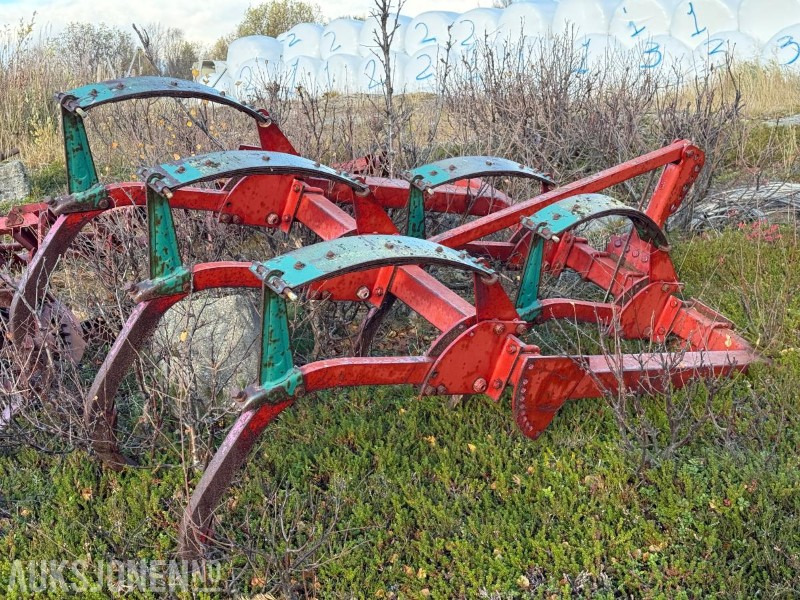 2002 Kverneland Kultivator - 5 Tinder - Mezőgazdasági gépek: 1 kép. 2002 Kverneland Kultivator - 5 Tinder - Mezőgazdasági gépek: 1 kép.