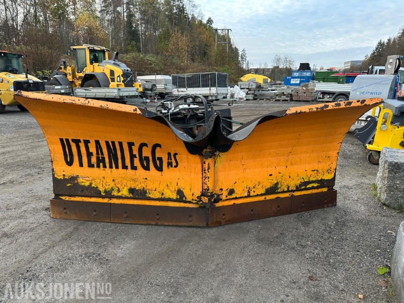 2003 -Tellefsdal brøyteskjær - V-plow high - HK - 3,1m – HMV feste – Repobjekt - Mezőgazdasági gépek: 1 kép. 2003 -Tellefsdal brøyteskjær - V-plow high - HK - 3,1m – HMV feste – Repobjekt - Mezőgazdasági gépek: 1 kép.