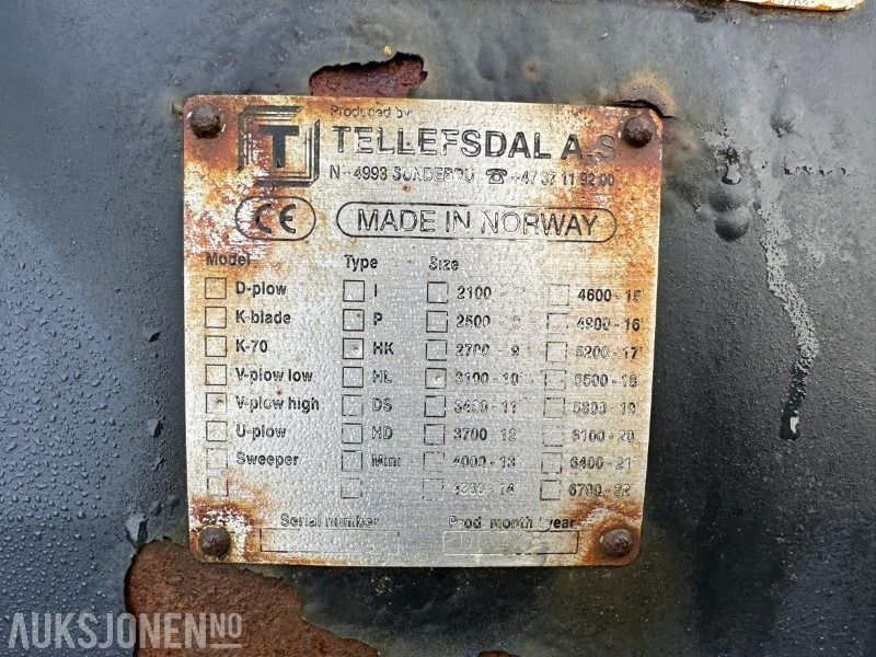 2003 -Tellefsdal brøyteskjær - V-plow high - HK - 3,1m – HMV feste – Repobjekt - Mezőgazdasági gépek: 5 kép. 2003 -Tellefsdal brøyteskjær - V-plow high - HK - 3,1m – HMV feste – Repobjekt - Mezőgazdasági gépek: 5 kép.