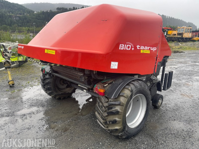 2006 Taarup 6844 Bio+ rundballepresse – 2006-modell - Mezőgazdasági gépek: 1 kép. 2006 Taarup 6844 Bio+ rundballepresse – 2006-modell - Mezőgazdasági gépek: 1 kép.