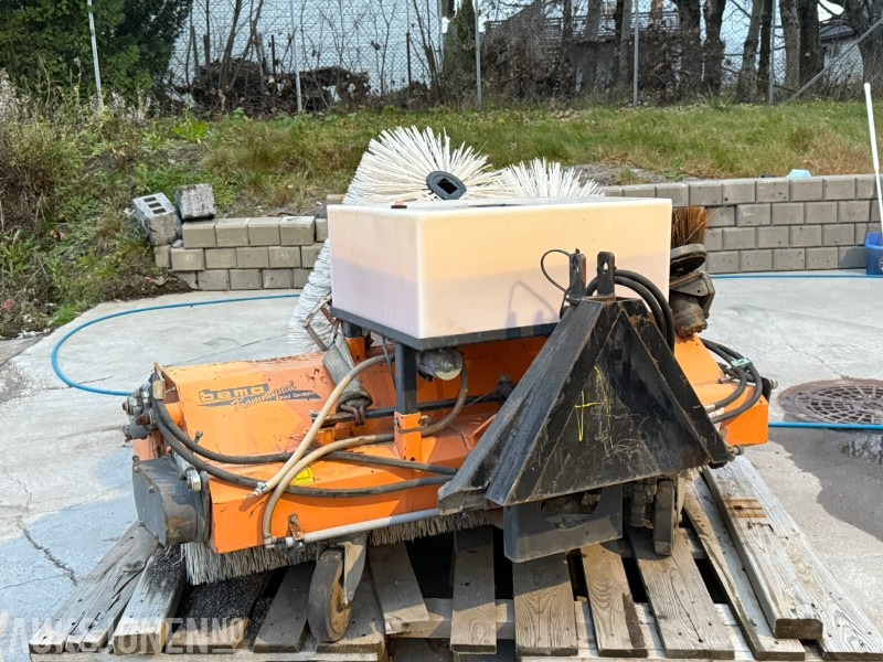 2007 Bema Kommunal-Dual feiekost med vanntank - Mezőgazdasági gépek: 3 kép. 2007 Bema Kommunal-Dual feiekost med vanntank - Mezőgazdasági gépek: 3 kép.