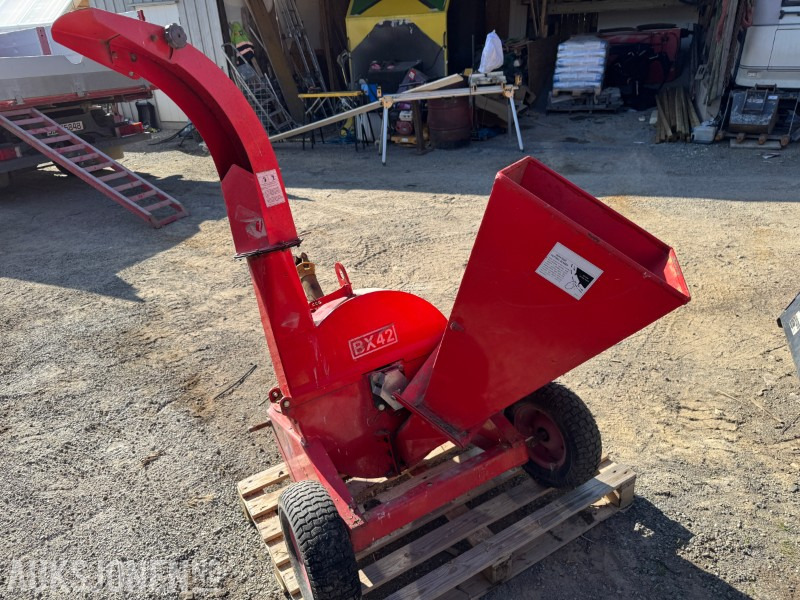 2014 Xelent RX42 flishugger - Mezőgazdasági gépek: 5 kép. 2014 Xelent RX42 flishugger - Mezőgazdasági gépek: 5 kép.