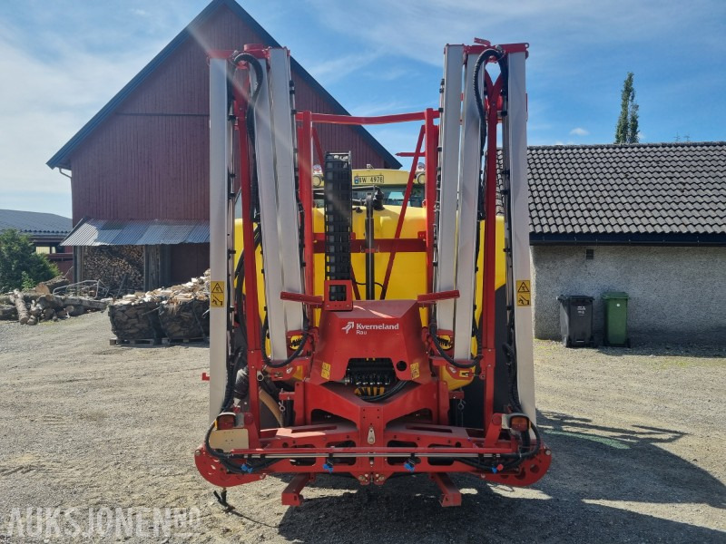 2015 iXter B13 åkersprøyte VN152 - Mezőgazdasági gépek: 4 kép. 2015 iXter B13 åkersprøyte VN152 - Mezőgazdasági gépek: 4 kép.