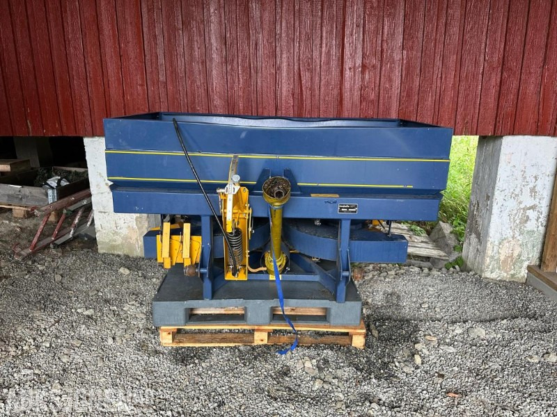 Bogballe DZ 6205 - 750 L Gjødsel Spreder - Mezőgazdasági gépek: 1 kép. Bogballe DZ 6205 - 750 L Gjødsel Spreder - Mezőgazdasági gépek: 1 kép.