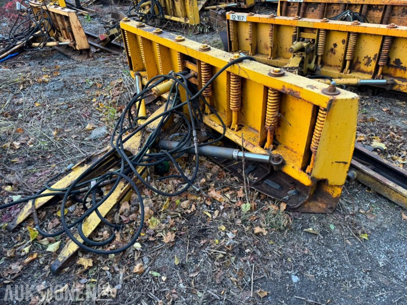 Brøyteskjær 280cm med skyveramme - Hydraulisk sving og tilt - Mezőgazdasági gépek: 4 kép. Brøyteskjær 280cm med skyveramme - Hydraulisk sving og tilt - Mezőgazdasági gépek: 4 kép.