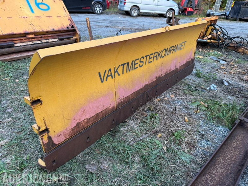 Hydraulisk svingbart brøyteskjær med skyveramme - 280cm - Mezőgazdasági gépek: 2 kép. Hydraulisk svingbart brøyteskjær med skyveramme - 280cm - Mezőgazdasági gépek: 2 kép.