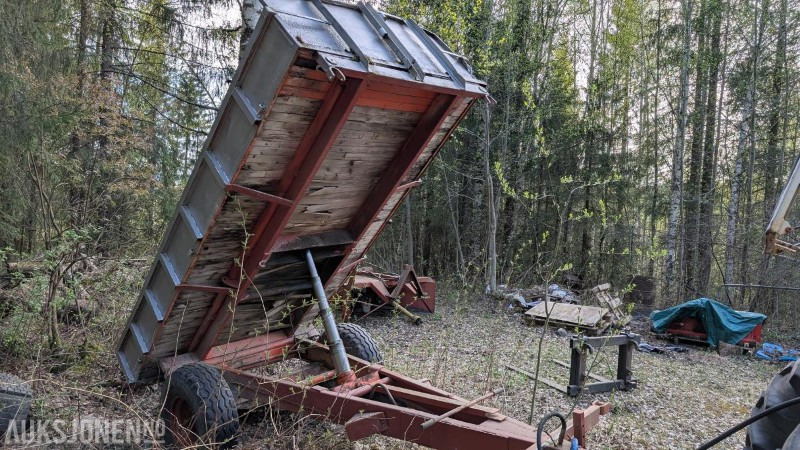 Ingen minstepris - 1997 Orkel 4 tonn 3-veis tipphenger Traktor Registrert - Mezőgazdasági gépek: 1 kép. Ingen minstepris - 1997 Orkel 4 tonn 3-veis tipphenger Traktor Registrert - Mezőgazdasági gépek: 1 kép.
