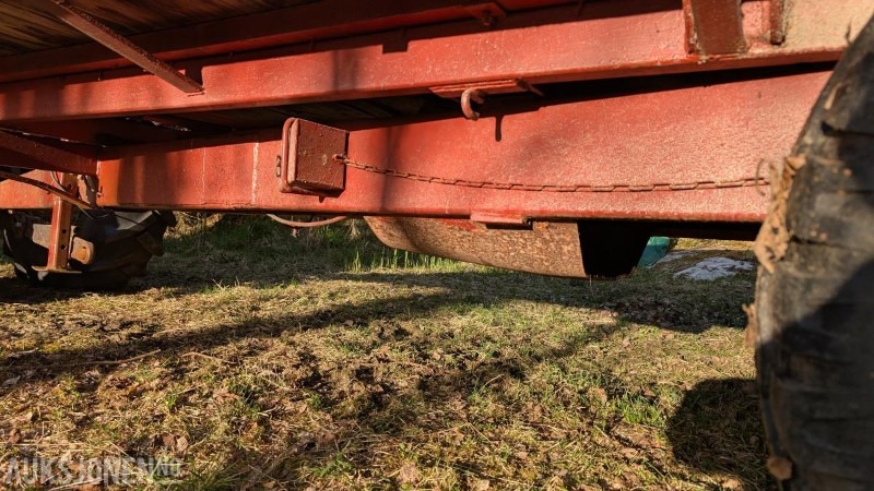 Ingen minstepris - 1997 Orkel 4 tonn 3-veis tipphenger Traktor Registrert - Mezőgazdasági gépek: 5 kép. Ingen minstepris - 1997 Orkel 4 tonn 3-veis tipphenger Traktor Registrert - Mezőgazdasági gépek: 5 kép.