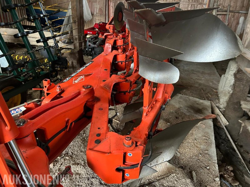 KUHN Vari-Master Vendeplog - Mezőgazdasági gépek: 4 kép. KUHN Vari-Master Vendeplog - Mezőgazdasági gépek: 4 kép.