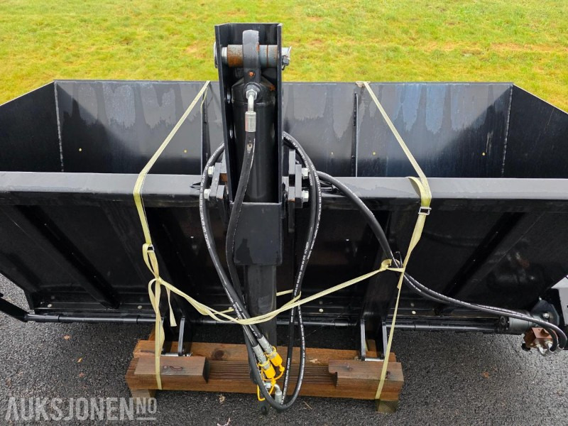 LILLESETH SANDSTRØERSKUFF – 240 CM – SELVLASTENDE - Mezőgazdasági gépek: 5 kép. LILLESETH SANDSTRØERSKUFF – 240 CM – SELVLASTENDE - Mezőgazdasági gépek: 5 kép.