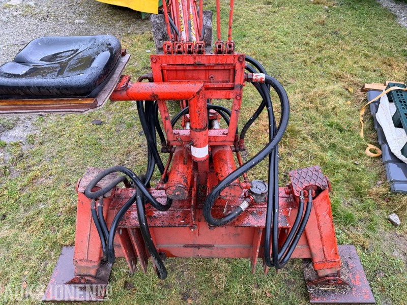 Leon E200 graveaggregat til traktor - Mezőgazdasági gépek: 4 kép. Leon E200 graveaggregat til traktor - Mezőgazdasági gépek: 4 kép.