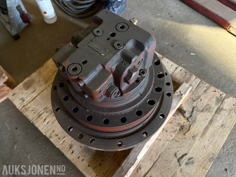 New Holland 135 Komplett Beltemotor - Építőipari berendezések: 2 kép. New Holland 135 Komplett Beltemotor - Építőipari berendezések: 2 kép.