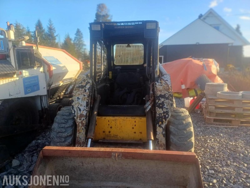 New Holland LX865 TURBO - Kompaktlaster - Mini homlokrakodó: 5 kép. New Holland LX865 TURBO - Kompaktlaster - Mini homlokrakodó: 5 kép.