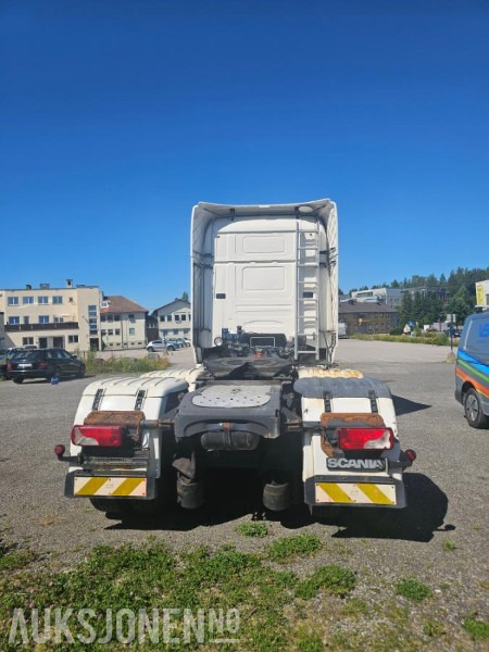 2011 Scania R-560 - Nyergesvontató: 3 kép. 2011 Scania R-560 - Nyergesvontató: 3 kép.