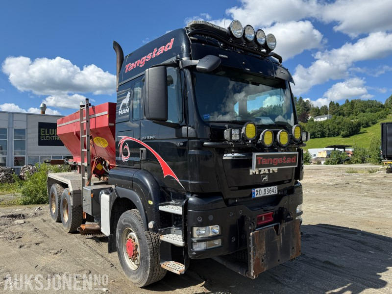 2012 MAN TGS 33.540 6x6 brøyterigget kombibil med Bredal Strøer - Nyergesvontató: 2 kép. 2012 MAN TGS 33.540 6x6 brøyterigget kombibil med Bredal Strøer - Nyergesvontató: 2 kép.