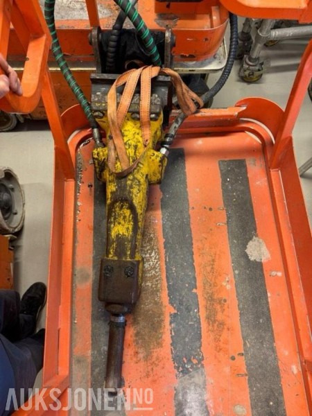 Pigghammer til minigraver Atlas Copco SB 102 / 69 kg / p max 150 bar / feste S30 / 180 modell 2020 - Hidraulikus törőfej - Minikotró: 1 kép. Pigghammer til minigraver Atlas Copco SB 102 / 69 kg / p max 150 bar / feste S30 / 180 modell 2020 - Hidraulikus törőfej - Minikotró: 1 kép.