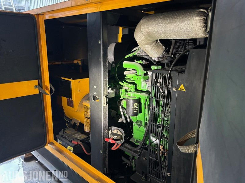 SDMO 80 kVa aggregat - Építőipari berendezések: 3 kép. SDMO 80 kVa aggregat - Építőipari berendezések: 3 kép.