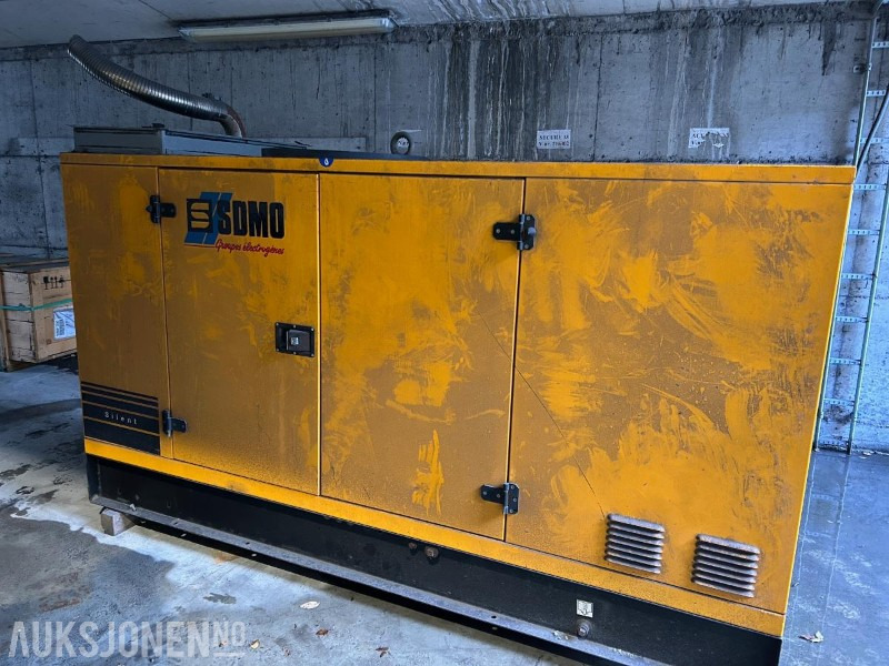 SDMO 80 kVa aggregat - Építőipari berendezések: 2 kép. SDMO 80 kVa aggregat - Építőipari berendezések: 2 kép.
