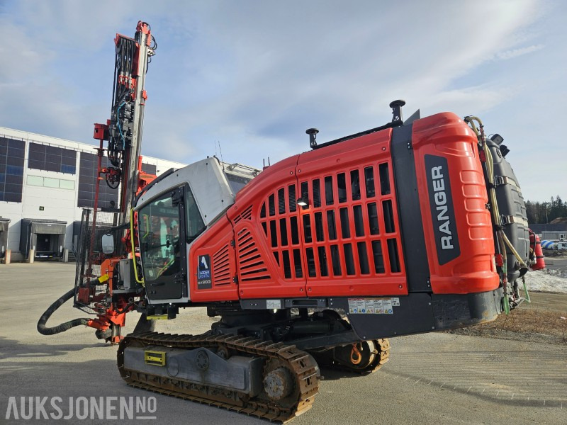Sandvik DX800I - Fúrógép: 3 kép. Sandvik DX800I - Fúrógép: 3 kép.