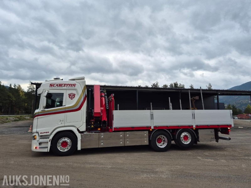 Scania R500 Kranbil med HMF2820 kran - Darus autó: 4 kép. Scania R500 Kranbil med HMF2820 kran - Darus autó: 4 kép.