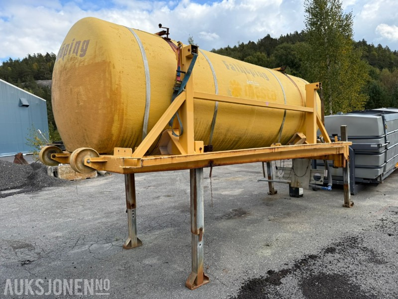 2001 Falköping CL-EX Laketank 10 m3 - Teherautó: 1 kép. 2001 Falköping CL-EX Laketank 10 m3 - Teherautó: 1 kép.