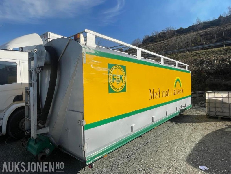 2005 Tank til mel og korn - Bulk-transport - 35 000 liter - Tipp kydraulikk - 7 rom - Kamera - Sluser - Hjelperamme. - Teherautó: 1 kép. 2005 Tank til mel og korn - Bulk-transport - 35 000 liter - Tipp kydraulikk - 7 rom - Kamera - Sluser - Hjelperamme. - Teherautó: 1 kép.