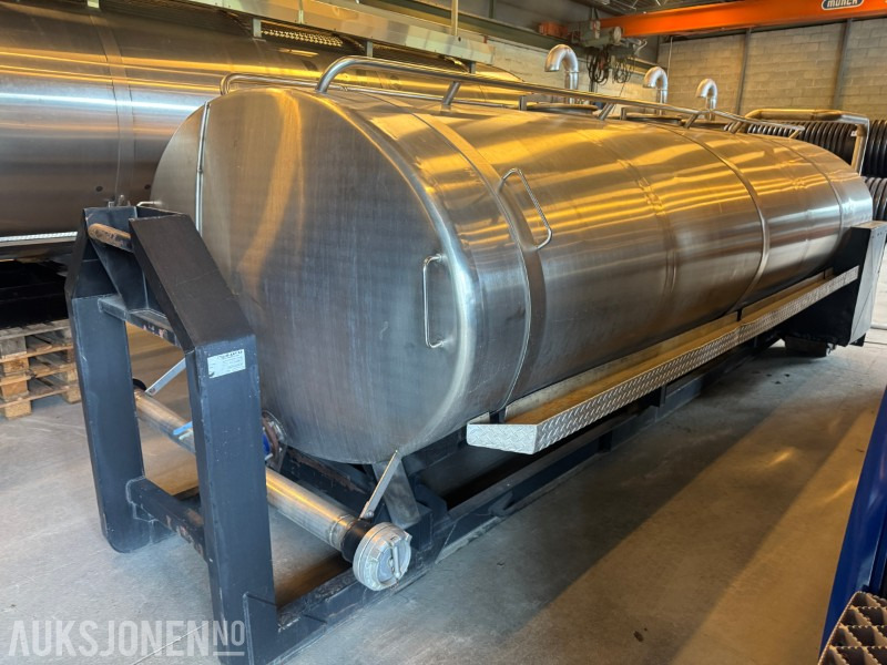 2008 Tank med krokramme - Teherautó: 1 kép. 2008 Tank med krokramme - Teherautó: 1 kép.
