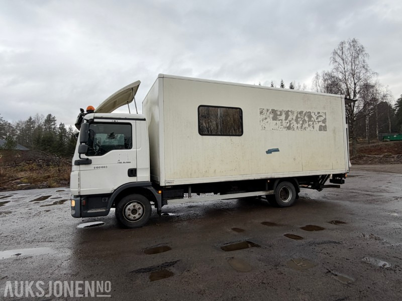 2011 MAN JF/MAN KST01 Lasterom med baklem og Mannskapsrom - Teherautó: 2 kép. 2011 MAN JF/MAN KST01 Lasterom med baklem og Mannskapsrom - Teherautó: 2 kép.