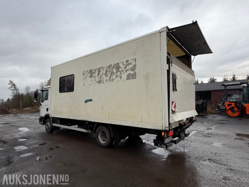 2011 MAN JF/MAN KST01 Lasterom med baklem og Mannskapsrom - Teherautó: 3 kép. 2011 MAN JF/MAN KST01 Lasterom med baklem og Mannskapsrom - Teherautó: 3 kép.