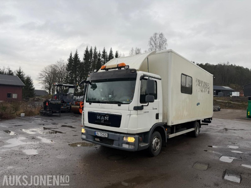 2011 MAN JF/MAN KST01 Lasterom med baklem og Mannskapsrom - Teherautó: 1 kép. 2011 MAN JF/MAN KST01 Lasterom med baklem og Mannskapsrom - Teherautó: 1 kép.
