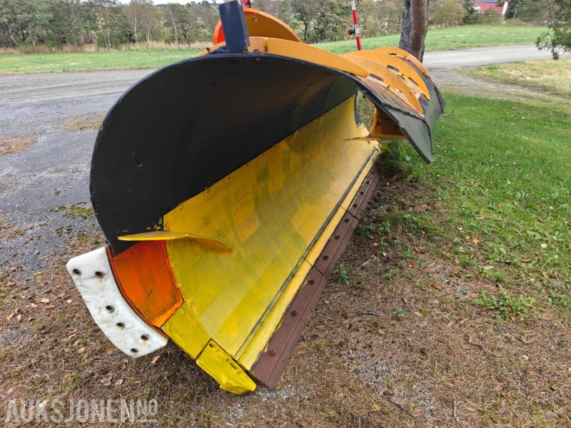 2013 Meiren MSP3703 LH - Snøplog med slapseskjær og parallellogram - Teherautó: 3 kép. 2013 Meiren MSP3703 LH - Snøplog med slapseskjær og parallellogram - Teherautó: 3 kép.