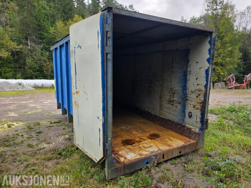 Krokcontainer 35 kubikk med hydraulisk tak - Teherautó: 3 kép. Krokcontainer 35 kubikk med hydraulisk tak - Teherautó: 3 kép.