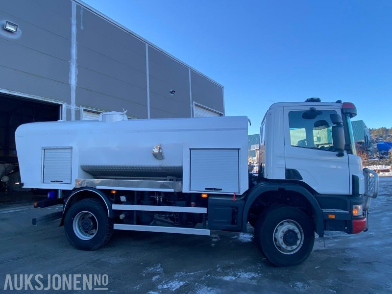 2000 Scania P-serie - Spylebil - Nyrestaurert - 4x4 - Többcélú/ Speciális jármű: 4 kép. 2000 Scania P-serie - Spylebil - Nyrestaurert - 4x4 - Többcélú/ Speciális jármű: 4 kép.