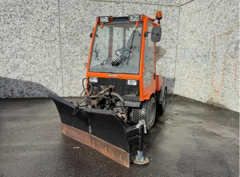 2002 Holder C240 Traktorregistrert redskapsbærer med 4x4 brøyteskjær og strøer - Többcélú/ Speciális jármű: 1 kép. 2002 Holder C240 Traktorregistrert redskapsbærer med 4x4 brøyteskjær og strøer - Többcélú/ Speciális jármű: 1 kép.