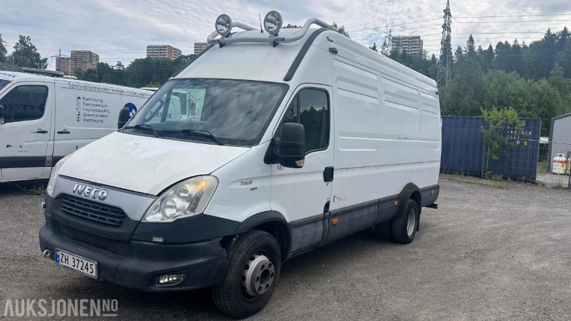 2013 IVECO DAILY 70C17 EEV 3,0 170 HK | DIESELVARMER | ARBEIDSLYS | HENGERFESTE 3500 KG - Többcélú/ Speciális jármű: 1 kép. 2013 IVECO DAILY 70C17 EEV 3,0 170 HK | DIESELVARMER | ARBEIDSLYS | HENGERFESTE 3500 KG - Többcélú/ Speciális jármű: 1 kép.
