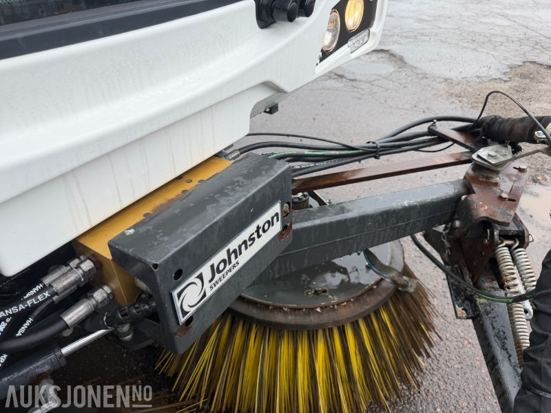 Többcélú/ Speciális jármű 2017 JOHNSTON C401 Kompaktfeiemaskin 5,6 m3: 15 kép. Többcélú/ Speciális jármű 2017 JOHNSTON C401 Kompaktfeiemaskin 5,6 m3: 15 kép.